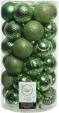 Decoris Kerstbal 74x stuks kunststof/plastic kerstballen groen 6 cm mix - Onbreekbaar - Kerstversiering/kerstboomversiering