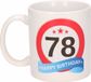 Bellatio Decorations Beallatio Decorations - 78 jaar Verjaardag koffiemok - cadeau beker - stopbord print met happy birthday - 300 ml - keramiek - wit