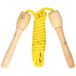 Kids Fun Springtouw speelgoed met houten handvat - geel - 240 cm - buitenspeelgoed