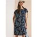 Robe mi-longue à manches capeline