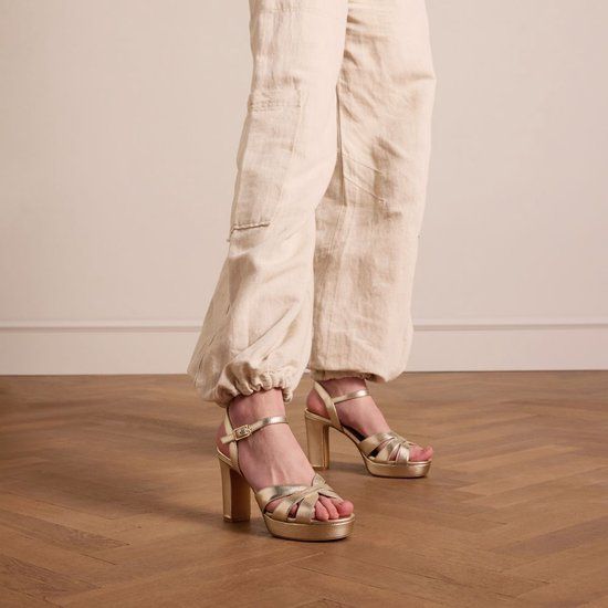 Manfield - Dames - Gouden leren sandalen met hak - Maat 39