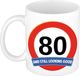 Bellatio Decorations Koffie mok / cadeau beker - 80 jaar - verjaardag - still looking good - wit - stopbord - 300 ml - keramiek