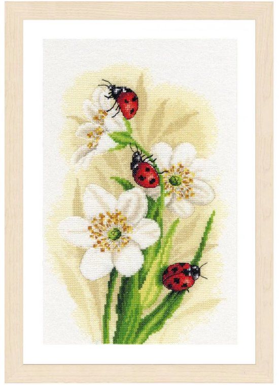 Lanarte Borduurpakket - Parade van lieveheersbeestjes - 22 x 33cm