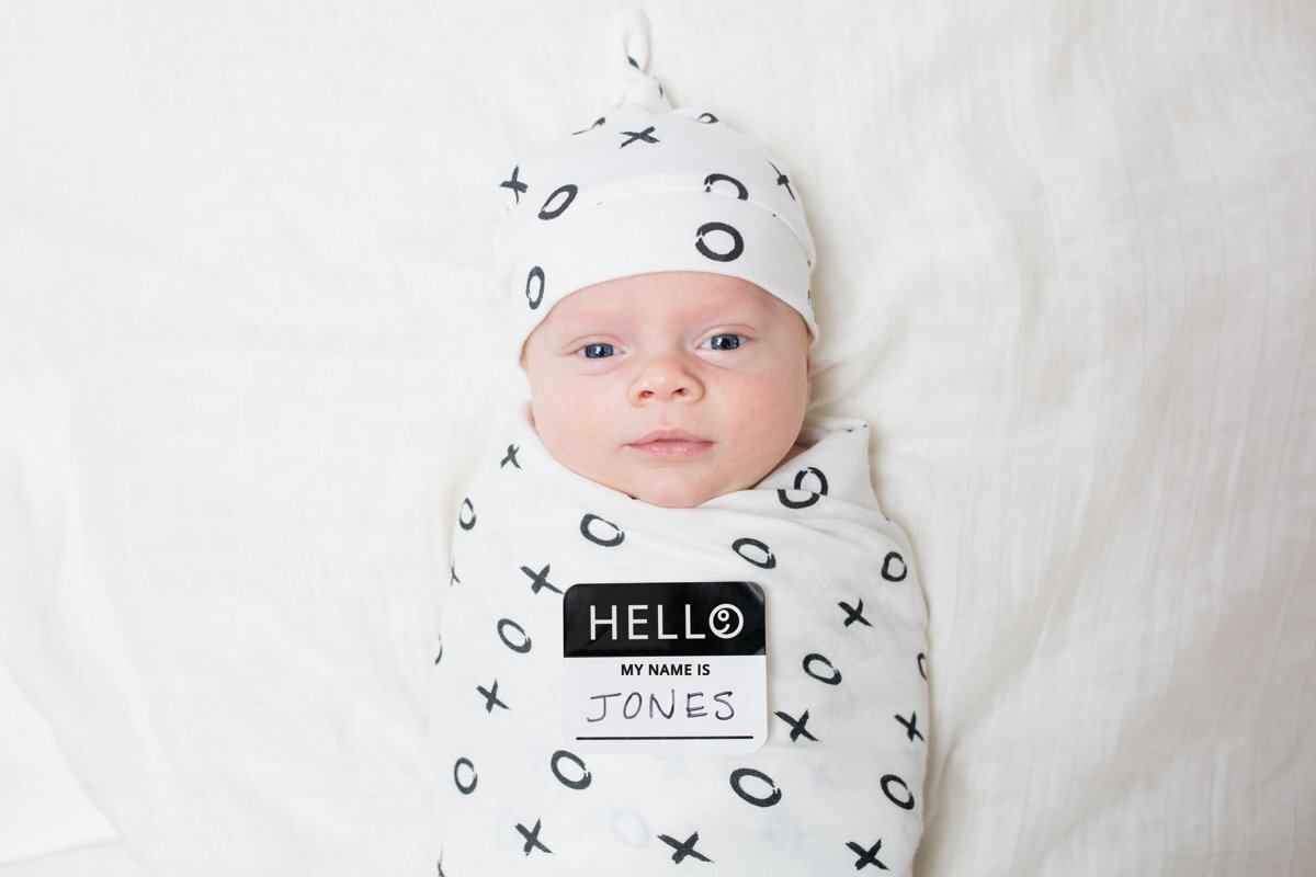 Lulujo Hello World Swaddle & Hat - Hugs & Kisses zwart, wit