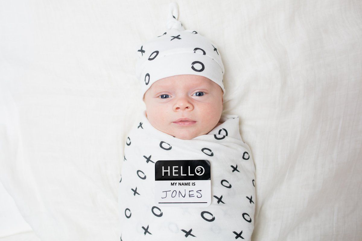 Lulujo Hello World Swaddle & Hat - Hugs & Kisses - Zwart/Wit
