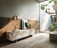 Meuble TV Cuor 180 cm Céramique Minas Melange Blanc-beige 1 Clapet 2 Tiroirs Pied optique flottant Ancier inoxydable