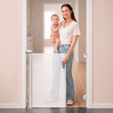 Vulpes Goods® BabyCare - Traphekje Oprolbaar - Kinderhekje - Verstelbaar Veiligheidshekje Baby & Hond - tot 145cm breed & 84cm hoog - Push & Lock Kinderslot - Binnen & Buiten - Zonder Drempel - Eén hand bedienbaar - Extra Stevig Mesh - Wit