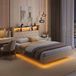 Bealife AF19 Cadre de lit - 140x200 cm - Lit deux places rembourré avec éclairage LED, prises, ports USB et Type-C et espace de rangement - Design flottant - Beige