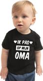 Bellatio Decorations Shoppartners Bv Ik pas op mijn oma cadeau t-shirt zwart voor peuter / kinderen - jongen / meisje 86