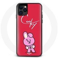 Maniacase Etui voor Iphone 13 Pro Max BTS Bangtan Boys BT21 Cooky Rode Achtergrond