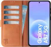Rosso Deluxe Echt Leer Hoesje Geschikt voor Samsung Galaxy A57 | Ruimte voor drie pasjes | Portemonnee Book Case | Met Pasjeshouder | Bruin