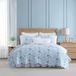 Laura Ashley Dekbedset, superzacht beddengoed met bijpassende shams, geschulpte rand ontwerp (pioenroos tuin blauw, volledig/queen)