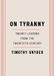 On Tyranny: Twenty Lessons from the Twentieth Century /anglais