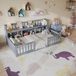 StarTech Houten kinderbed - Kinderbed op vloerniveau - Ingebouwde boekenkast - Veiligheidshekje - 90 x 200 cm - Grijs - Zonder matras