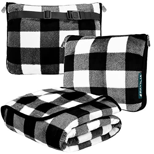 PAVILIA Reisdekkussen, zachte vliegtuigdeken 2-in-1 combo-set, vliegtuigdeken compact opvouwbaar, vluchtbenodigdheden autokussen, accessoires voor reizigersgeschenken, rugzakriem, 60 x 43 geruit wit