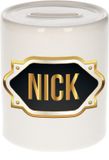 Bellatio Decorations Shoppartners Bv Spaarpot met voornaam Nick - wit - met goud/zwart embleem - 8 x 9 cm - keramiek - met afsluitdop - cadeau verjaardag