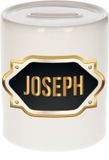 Bellatio Decorations Shoppartners Bv Spaarpot met voornaam Joseph - wit - met goud/zwart embleem - 8 x 9 cm - keramiek - met afsluitdop - cadeau verjaardag