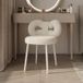 Fianao – Tabouret de coiffeuse – Chaise de dressing – Dossier avec nœud – Pieds réglables en hauteur – Sans accoudoirs – Idéal pour chambre et salon – Dimensions : 33 × 36 × 68 cm – Blanc