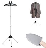 Pliable étendoir à linge avec commande manuelle pour gain de place