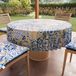 PETTI Artigiani Italiani - Vuilafstotend rond tafelkleed van microvezel (diameter 220 cm), keukentafelafdekking voor ronde tafel, design Vietri 02, blauw, 100% Made in Italy