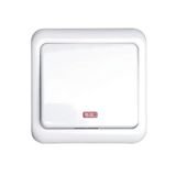 Eenpolige witte schakelaar in verfijnd Duits design en één knop. Perfect voor de verlichting van moderne ruimtes, combineert functionaliteit en eigentijdse stijl op één plaats.