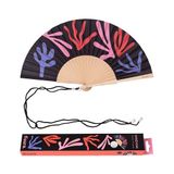 Fisura Originele houten waaier met koraalprint. Modern en elegant accessoire, zwarte handventilator met haak, afmetingen: 42,5 x 23 cm