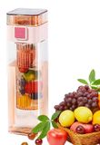 Bouteille d'eau avec infuseur de fruits et couvercle rotatif