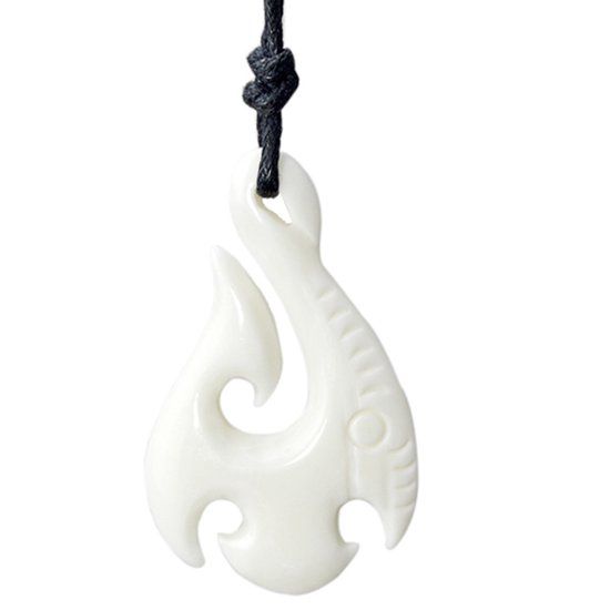 LGT JWLS Tribal Bone kettinghanger Maori Fishhook Wit