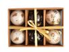 Ciao Set van 6 decoupage Kerstboomballen (Ø7,5cm) Ho Ho Ho met stoffen lint in havana geschenkdoos