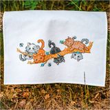 Vervaco Keukenhanddoek kit Spelende poesjes Borduurpakket