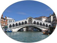Merkloos / Sans marque Dibond Ovaal - Blauwe Lucht boven Rialto Brug in Venetië, Italië - 108x81 cm