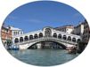 Dibond Ovaal - Ciel bleu au-dessus du pont du Rialto à Venise, Italie - 108x81 cm