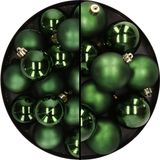 Decoris Kerstversiering 28x stuks kunststof kerstballen donkergroen 4 en 6 cm