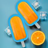 Relaxdays ijsvormpjes siliconen, set van 6, met deksel, meerkleurig