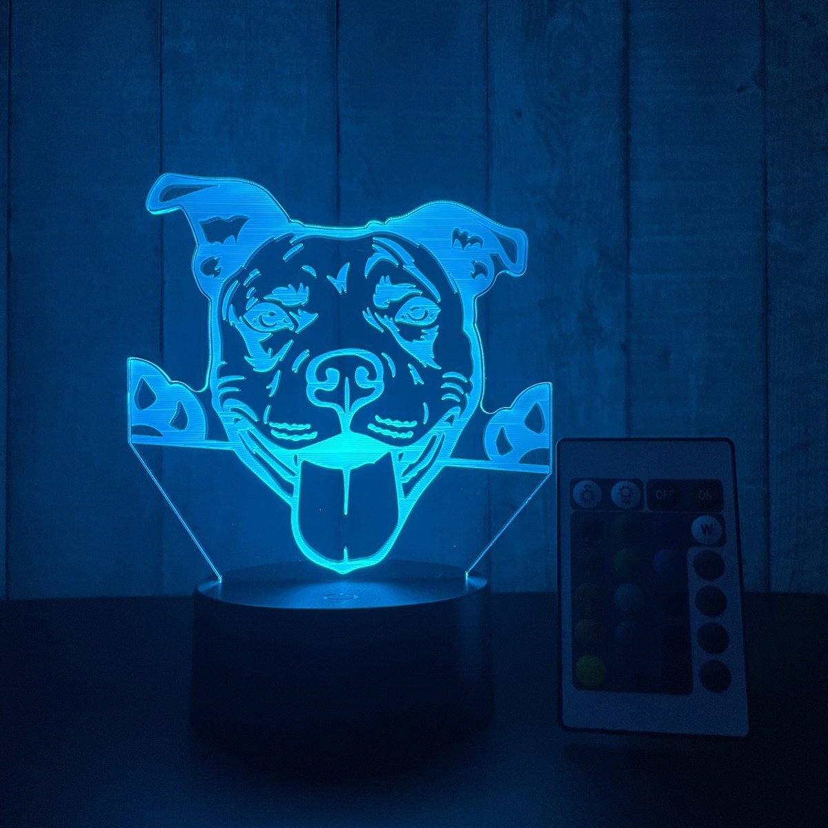 Klarigo Klarigo® Nachtlamp Stafford – 3D LED Lamp Illusie – 16 Kleuren – Bureaulamp – Bull Terrier – Sfeerlamp – Nachtlampje Kinderen – Creative lamp - Afstandsbediening