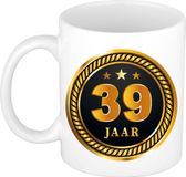 Bellatio Decorations Shoppartners Bv 39 jaar thema koffiemok Medaille - jubileum - verjaardag - zwart met goud - Cadeau beker - 300 ml - keramiek