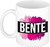 Bellatio Decorations Bente naam cadeau koffie mok - beker - met roze verfstrepen - Cadeau collega - moederdag - verjaardag - juf - coach - 300 ml - wit