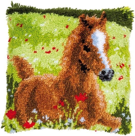 Vervaco Knoopkussen kit - Dartelend veulen - 40 x 40 cm