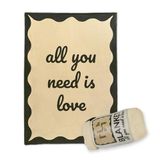 Fisura – Originele fleece deken “all you need is love”, beige fleece deken en plaid voor bank en bed, zacht en warm fluweel, 180 x 130 cm decoratieve woondeken