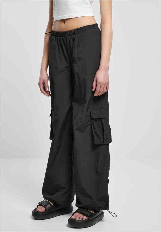 Urban Classics Wide Crinkle Nylon Cargobroek - Zwart - 5XL - Dames