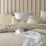 Room99 Molly Sprei 200x220cm Kremova met Volant