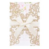 AdasBridal 50 stuks glitter bloemen lasergesneden bruiloft uitnodigingskaarten met envelop blanco binnenblad en lint voor bruiloft, verloving, bruidsfeest uitnodiging (7,09 x 12,5 cm, roségoud)