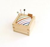 Cohana Masu speldenkussen met glaskopspelden wit
