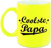 Bellatio Decorations Coolste papa tekst cadeau mok / beker - neon geel - 330 ml - Vaderdag / verjaardag