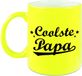 Bellatio Decorations Coolste papa tekst cadeau mok / beker - neon geel - 330 ml - Vaderdag / verjaardag