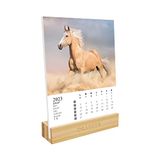 Drager Paris Kalender op sokkel paarden 2023, 12 x 16,5 cm, jaar 2023, 7 talen, tafeldecoratie maandkalender, bamboesokkel, FSC®-gecertificeerd papier, plantaardige inkt