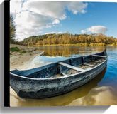 Merkloos / Sans marque Take your time Canvas - Oude Blauwe Houten Boot aangespoeld bij Meer - 40x40 cm Foto op Canvas Schilderij (Wanddecoratie op Canvas)