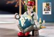 Gilde handwerk Gilde clowns - Neem je tijd - Clown met wereldbol en klok - 9x11x11 cm - Resin handgeschilderd - In cadeauverpakking verzamelaarsobject