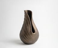 Vase Helixa B17 x T18 x H31 cm Aluminium Aurum Satin moulé