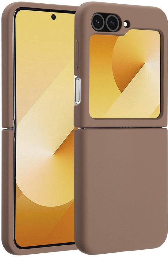 Accezz Liquid Silicone Backcover met MagSafe voor de Samsung Galaxy Z Flip 6 - Lichtbruin